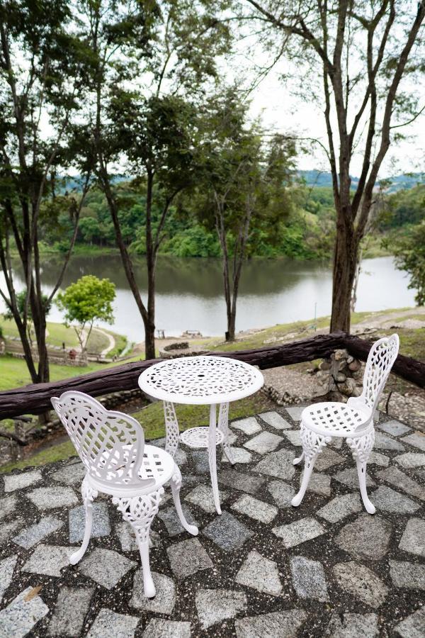 Nan Waterside Hong Bon Nern Bed and Breakfast Exteriör bild